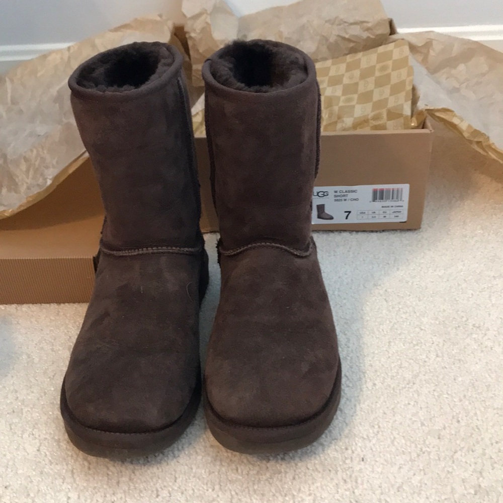 UGG Classic Short Chocolate Brown Size 7